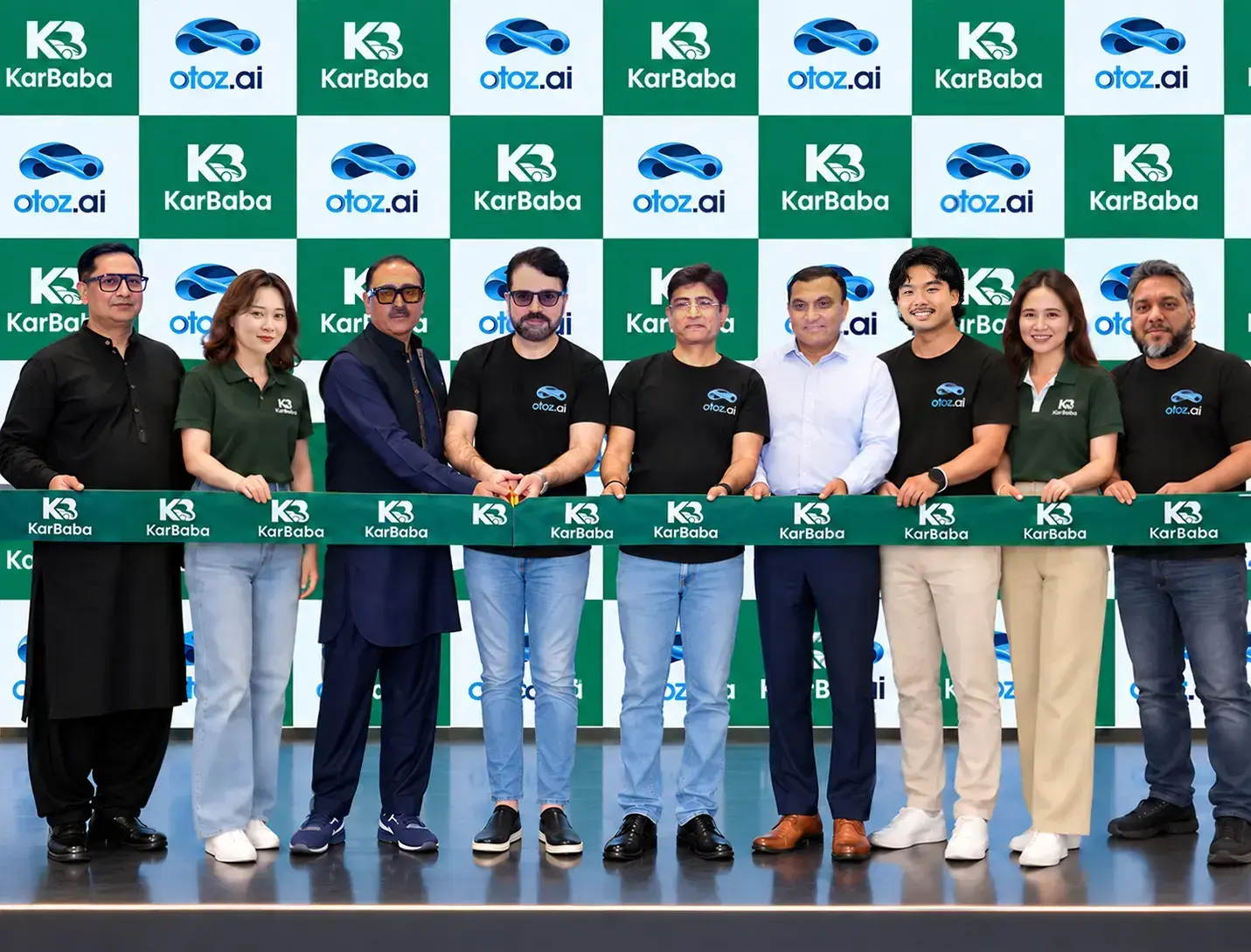 KarBaba and otoz.ai leaders cutting the ribbon at the KarBaba launch